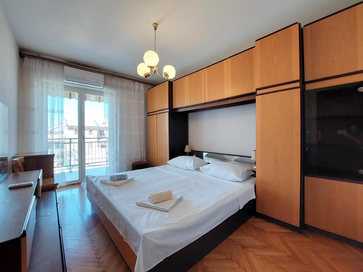 Apartments Nikola Punat Exterior foto